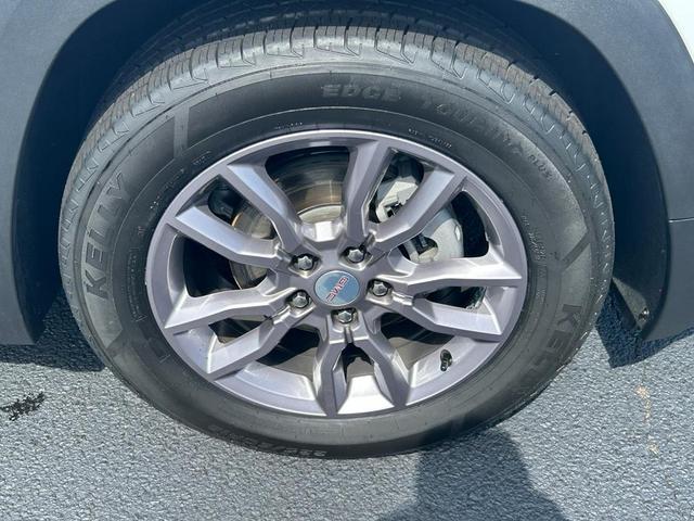 Photo of 2023 Summit White GMC Terrain