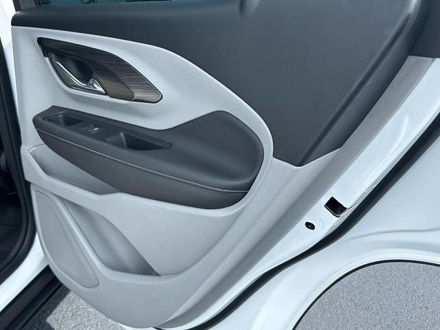 Photo of 2023 Summit White GMC Terrain