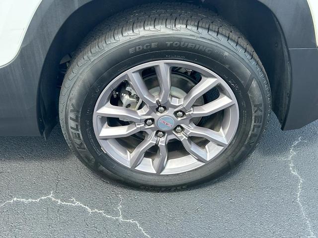 Photo of 2023 Summit White GMC Terrain