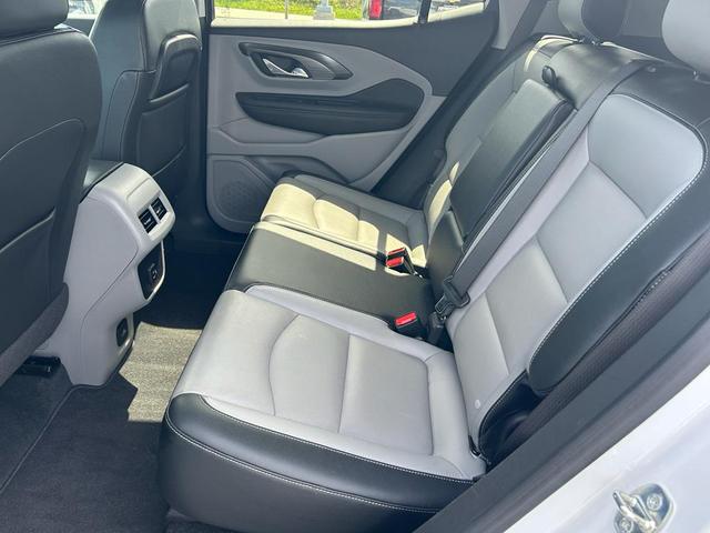 Photo of 2023 Summit White GMC Terrain