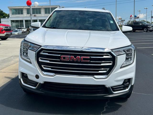 Photo of 2023 Summit White GMC Terrain