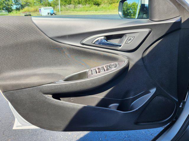 Photo of 2021 Silver Ice Metallic Chevrolet Malibu