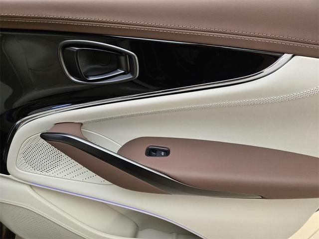 Photo of 2025 Bronze Aston Martin DBX
