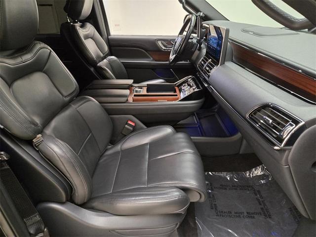 Photo of 2022 Black Metallic Lincoln Navigator