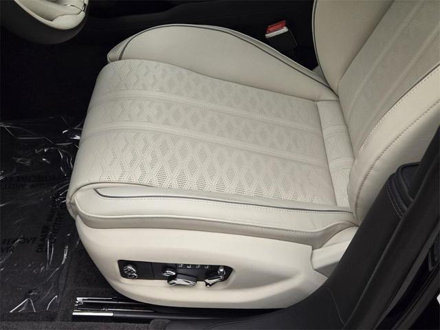 Photo of 2025 Black Crystal Bentley Flying Spur
