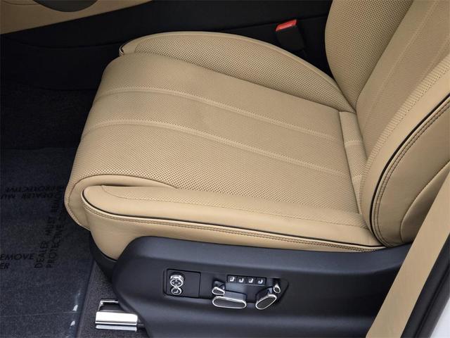 Photo of 2025 Glacier White Bentley Bentayga