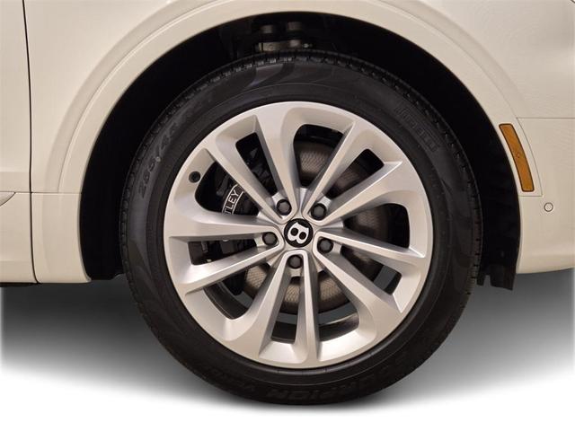 Photo of 2025 Glacier White Bentley Bentayga