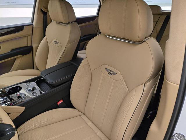 Photo of 2025 Glacier White Bentley Bentayga