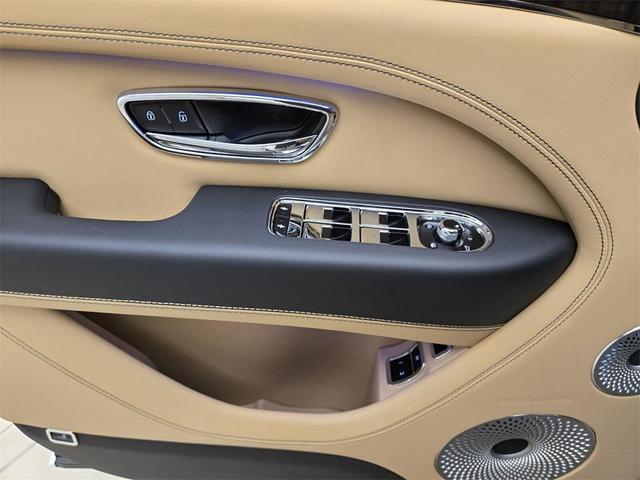 Photo of 2025 Glacier White Bentley Bentayga