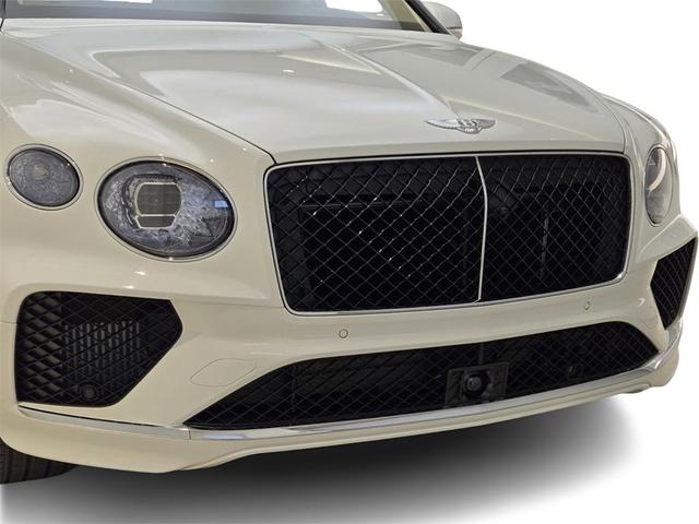 Photo of 2025 Glacier White Bentley Bentayga