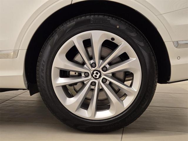 Photo of 2025 Glacier White Bentley Bentayga