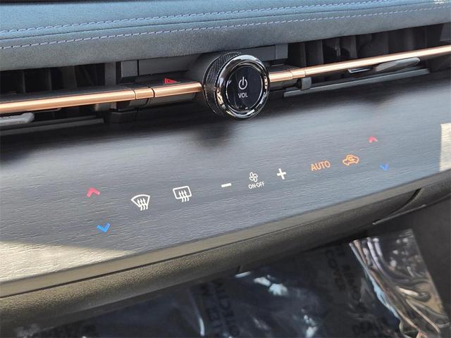 Photo of 2024 Everest White Pearl Tricoat Nissan ARIYA