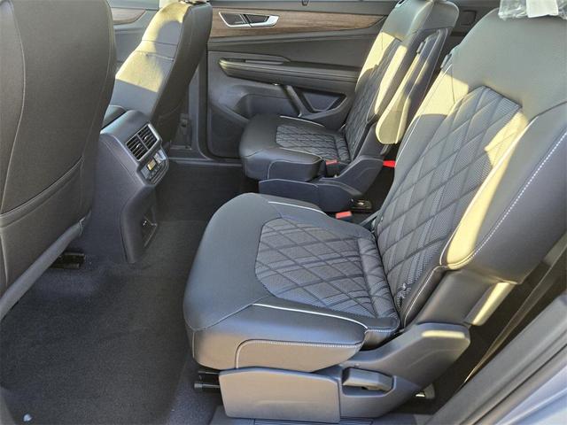 Photo of 2025 Silver Mist Volkswagen Atlas