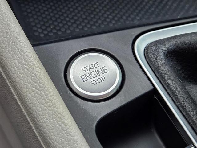 Photo of 2024 Opal White Pearl Volkswagen Jetta