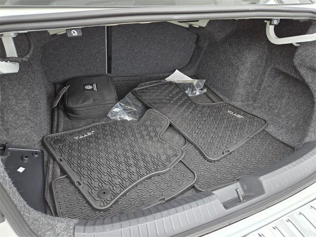 Photo of 2024 Opal White Pearl Volkswagen Jetta