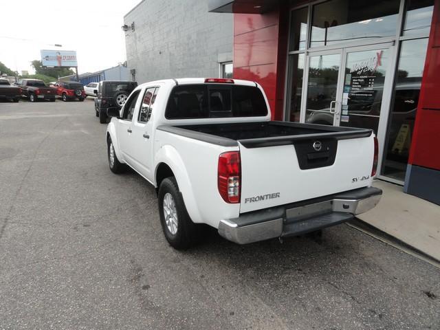 Photo of 2019 White Nissan Frontier