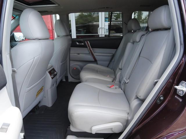 Photo of 2011 Burgundy Toyota Highlander