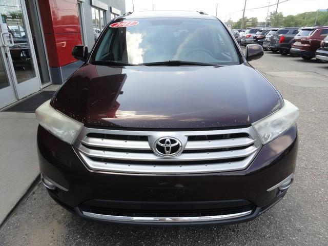 Photo of 2011 Burgundy Toyota Highlander