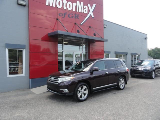 Photo of 2011 Burgundy Toyota Highlander
