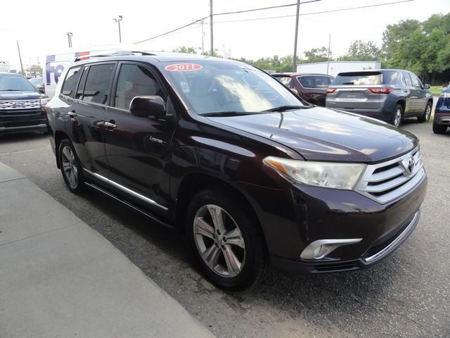 Photo of 2011 Burgundy Toyota Highlander