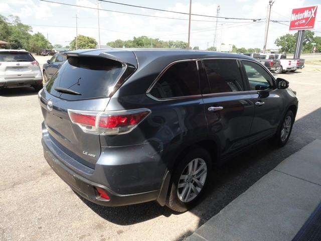 Photo of 2015 Blue Toyota Highlander