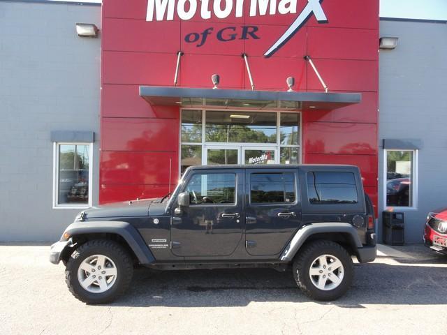 Photo of 2017 Gray Jeep Wrangler Unlimited
