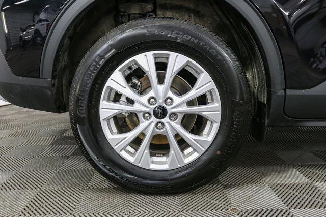 Photo of 2023 Agate Black Metallic Ford Escape