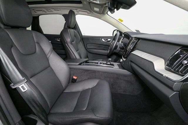 Photo of 2025 Silver Volvo XC60