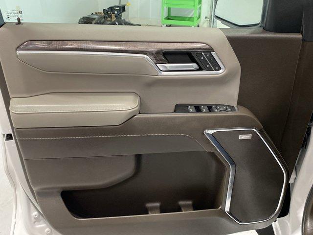 Photo of 2023 Iridescent Pearl Tricoat Chevrolet Silverado 1500