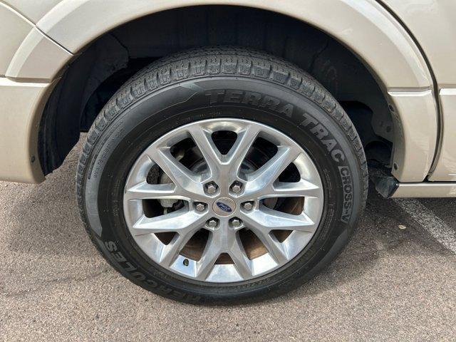 Photo of 2017 White Gold Ford Expedition