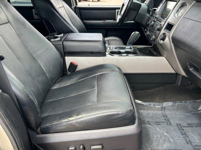 Photo of 2017 White Gold Ford Expedition