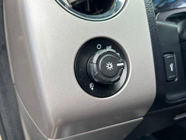 Photo of 2017 White Gold Ford Expedition