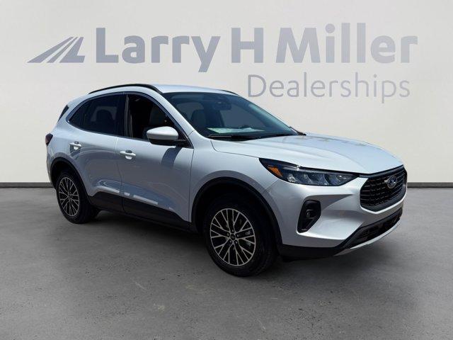 Photo of 2025 White Ford Escape