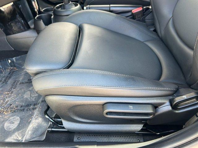 Photo of 2023 White Silver MINI Hardtop