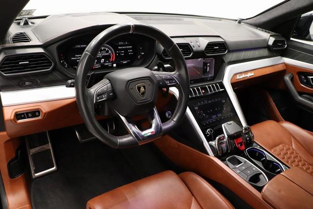Photo of 2019 Black Lamborghini Urus