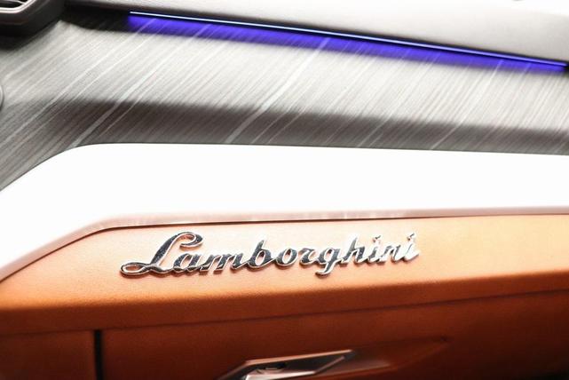 Photo of 2019 Black Lamborghini Urus