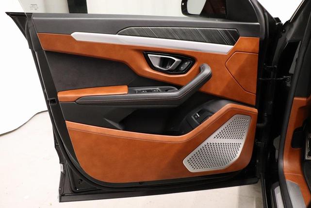 Photo of 2019 Black Lamborghini Urus