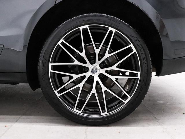 Photo of 2022 Volcano Grey Metallic Porsche Macan
