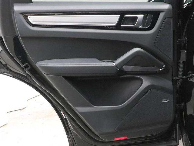Photo of 2023 Black Porsche Cayenne