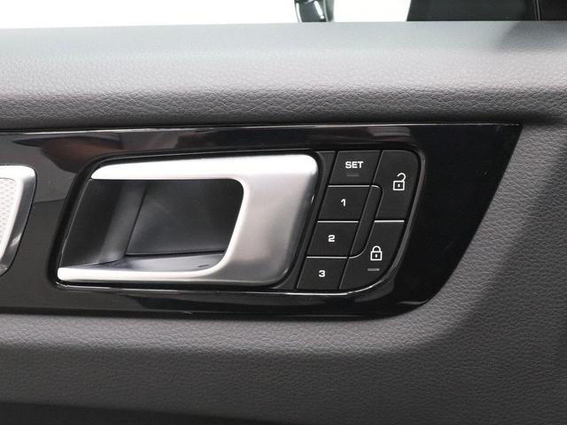 Photo of 2023 Black Porsche Cayenne