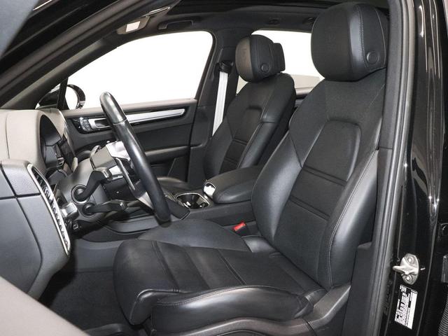 Photo of 2023 Black Porsche Cayenne