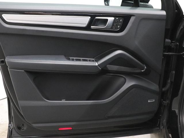 Photo of 2023 Black Porsche Cayenne