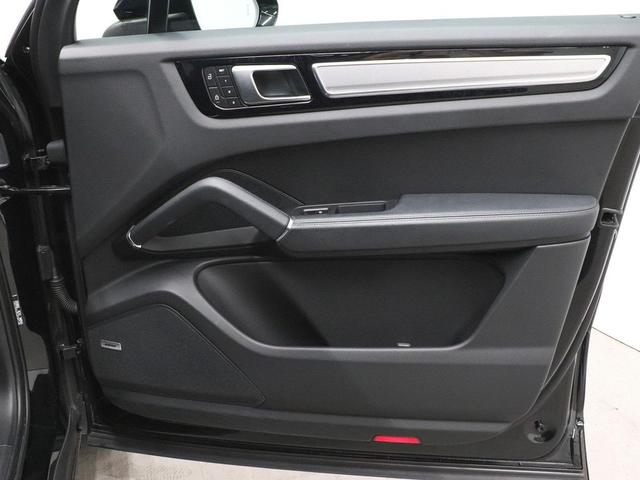 Photo of 2023 Black Porsche Cayenne