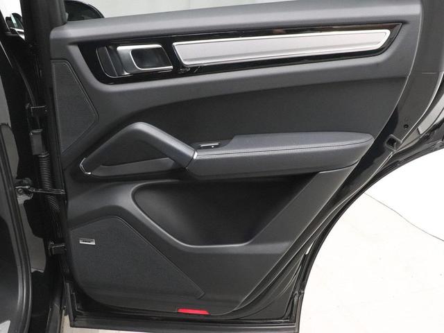Photo of 2023 Black Porsche Cayenne