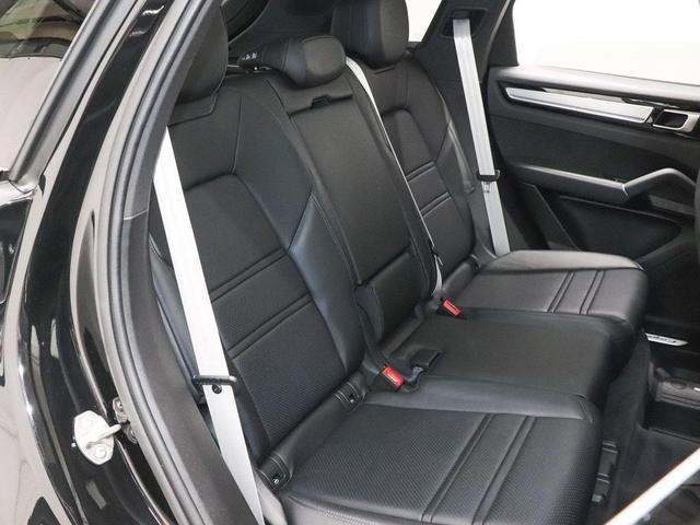 Photo of 2023 Black Porsche Cayenne
