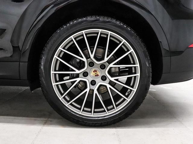 Photo of 2023 Black Porsche Cayenne