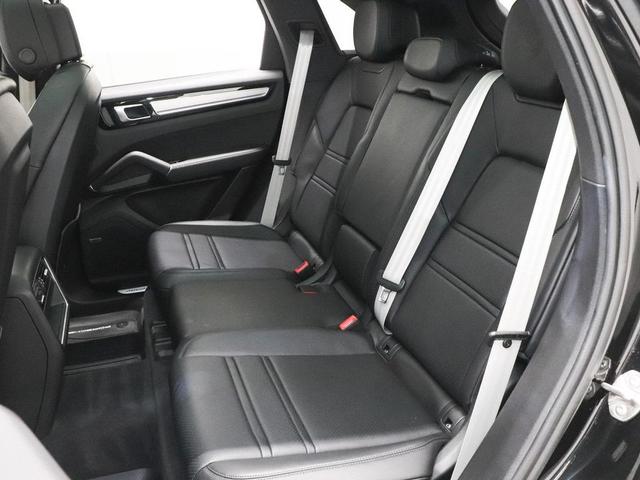 Photo of 2023 Black Porsche Cayenne