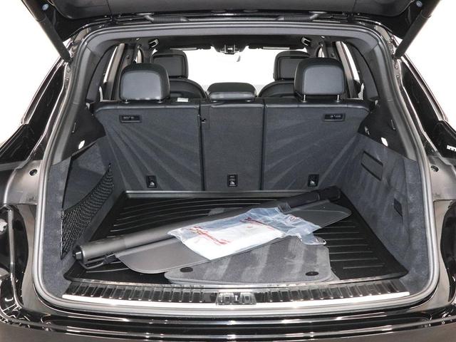 Photo of 2023 Black Porsche Cayenne