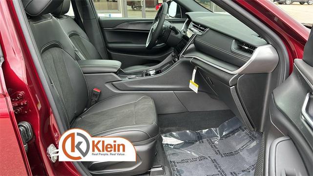 Photo of 2025 Velvet Red Pearlcoat Jeep Grand Cherokee