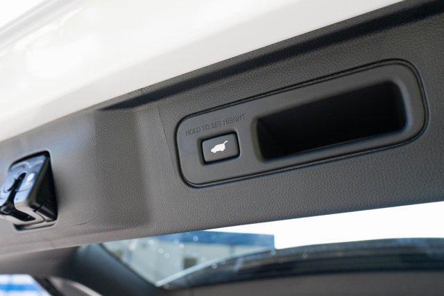 Photo of 2025 Platinum White Pearl Honda Pilot